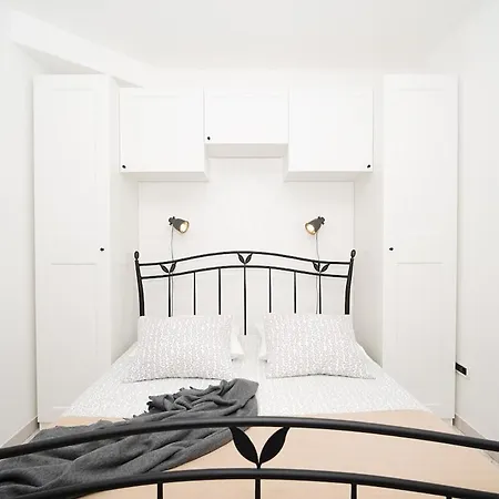 Апартаменты Near The Waterfront 08