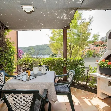 Апартаменты Near The Waterfront 08 *