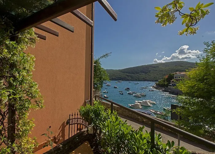 Near The Waterfront 08 * Рабац