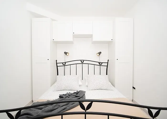 Апартаменты Near The Waterfront 08