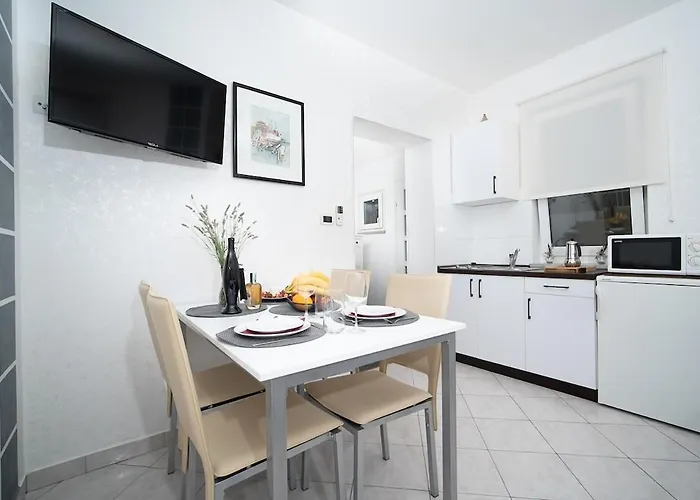 Near The Waterfront 08