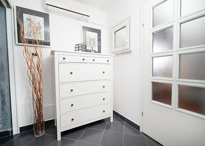 Near The Waterfront 08 Апартаменты