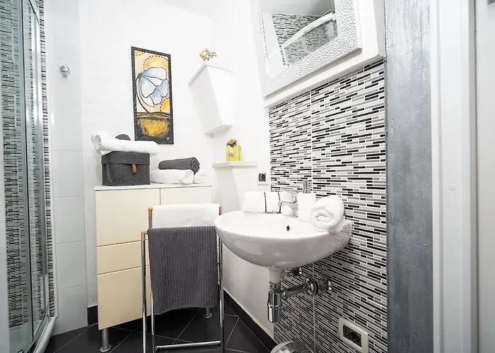 Апартаменты Near The Waterfront 08 *